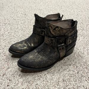 Freebird by Steven Phlow Metallic Gold Distressed Ankle Boots Sz 7 Harness Strap